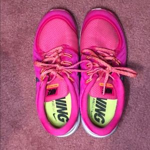 Women Nike free 5.0 size 9 HOT PINK